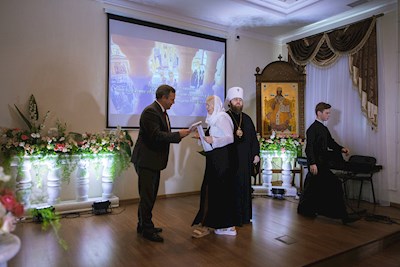 Митрополит Игнатий вручил дипломы выпускникам СПДС