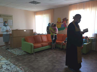 Волонтеры рассказали пациентам больницы о чудотворной иконе