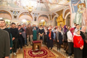 Митрополит Лонгин совершил пасхальное богослужение