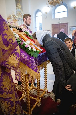 Митрополит Игнатий совершил всенощное бдение с чином воздвижения Креста в кафедральном соборе Живоначальной Троицы г. Вольска