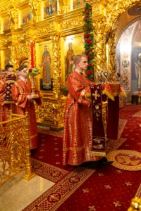 Митрополит Лонгин совершил пасхальное богослужение