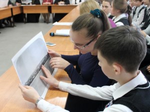 В гимназии прошел круглый стол по итогам проекта «Святые маяки русской истории: подвиг новомучеников»