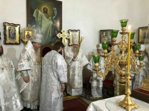 Митрополит Лонгин совершил заупокойную Литургию по почившему Митрополиту Нежинскому и Прилукскому Иринею