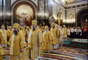 Митрополит Лонгин сослужил Святейшему Патриарху Кириллу на Литургии в Храме Христа Спасителя в годовщину его интронизации