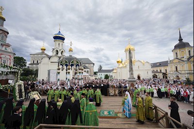 Митрополит Игнатий сослужил Святейшему Патриарху Кириллу в Свято-Троицкой Сергиевой Лавре
