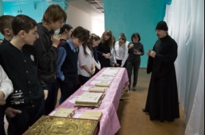 Свято-Алексиевский женский монастырь организовал для учащихся 17-й школы «Неделю православной книги»