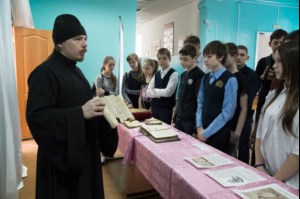 Свято-Алексиевский женский монастырь организовал для учащихся 17-й школы «Неделю православной книги»