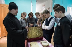 Свято-Алексиевский женский монастырь организовал для учащихся 17-й школы «Неделю православной книги»
