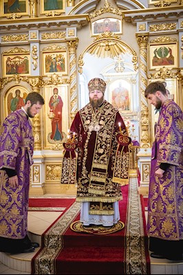 Митрополит Игнатий совершил всенощное бдение с чином воздвижения Креста в кафедральном соборе Живоначальной Троицы г. Вольска