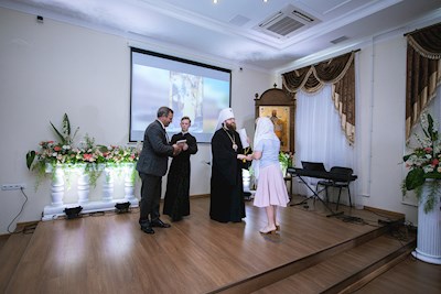 Митрополит Игнатий вручил дипломы выпускникам СПДС