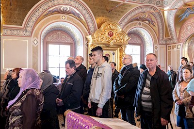 Божественная литургия в Свято-Троицком кафедральном соборе г. Саратова