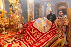 Митрополит Лонгин совершил пасхальное богослужение