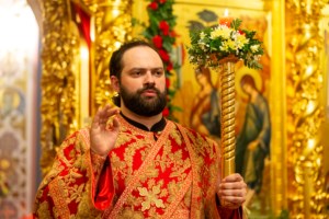 Митрополит Лонгин совершил пасхальное богослужение