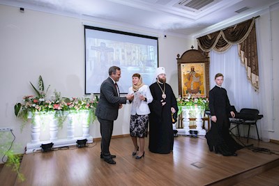 Митрополит Игнатий вручил дипломы выпускникам СПДС