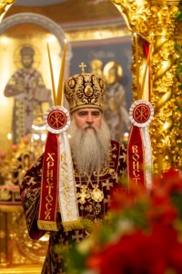 Митрополит Лонгин совершил пасхальное богослужение