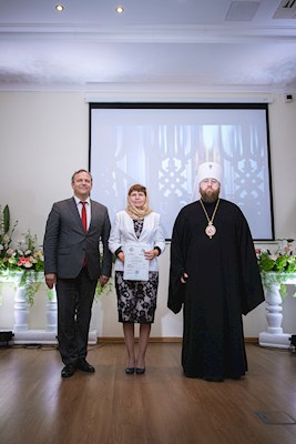 Митрополит Игнатий вручил дипломы выпускникам СПДС