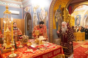 Митрополит Лонгин совершил пасхальное богослужение