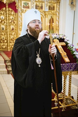 Митрополит Игнатий совершил всенощное бдение с чином воздвижения Креста в кафедральном соборе Живоначальной Троицы г. Вольска