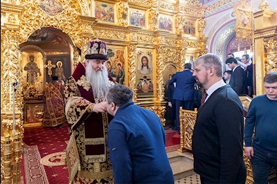 Божественная литургия в Свято-Троицком кафедральном соборе г. Саратова