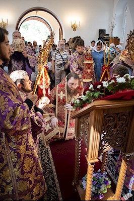 Митрополит Игнатий совершил великое освящение храма святых первоверховных апостолов Петра и Павла с. Куликовка Вольского района и Божественную литургию в новоосвященном храме
