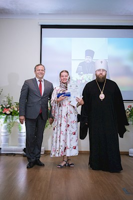 Митрополит Игнатий вручил дипломы выпускникам СПДС