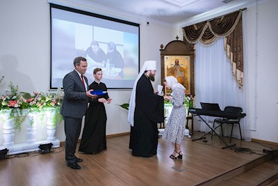 Митрополит Игнатий вручил дипломы выпускникам СПДС