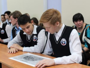 В гимназии прошел круглый стол по итогам проекта «Святые маяки русской истории: подвиг новомучеников»