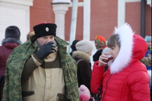 На традиционный зимний праздник в Покровском храме пригласили членов общества слепых и подопечных центра помощи семье и детям
