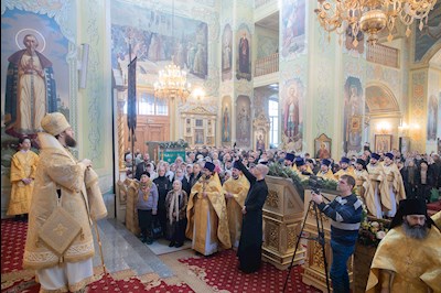 Митрополит Игнатий совершил Божественную литургию в Покровском соборе г. Саратова
