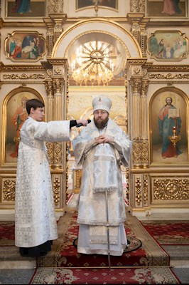 Митрополит Игнатий совершил Великую вечерню в соединении с Литургией святителя Василия Великого и чин Великого освящения воды в Покровском соборе г. Саратова