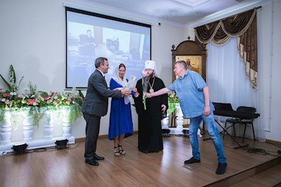 Митрополит Игнатий вручил дипломы выпускникам СПДС