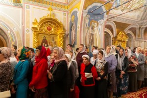 Митрополит Лонгин совершил пасхальное богослужение