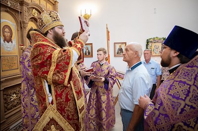 Митрополит Игнатий совершил великое освящение храма святых первоверховных апостолов Петра и Павла с. Куликовка Вольского района и Божественную литургию в новоосвященном храме