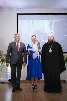Митрополит Игнатий вручил дипломы выпускникам СПДС