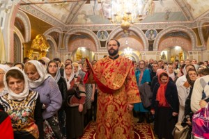Митрополит Лонгин совершил пасхальное богослужение