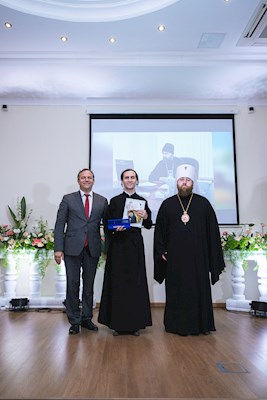 Митрополит Игнатий вручил дипломы выпускникам СПДС