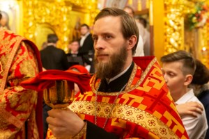 Митрополит Лонгин совершил пасхальное богослужение