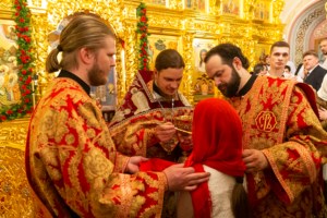 Митрополит Лонгин совершил пасхальное богослужение