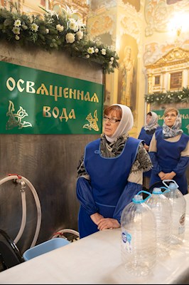 Митрополит Игнатий совершил Великую вечерню в соединении с Литургией святителя Василия Великого и чин Великого освящения воды в Покровском соборе г. Саратова