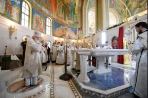 Митрополит Лонгин принял участие в великом освящении нового храма Воскресения Христова и Новомучеников и Исповедников Церкви Русской в московском Сретенском монастыре