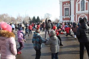 На традиционный зимний праздник в Покровском храме пригласили членов общества слепых и подопечных центра помощи семье и детям