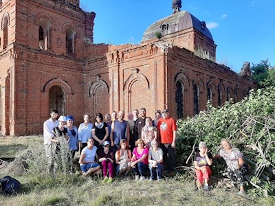 Добровольцы из Саратова потрудились в старинном храме