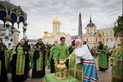 Митрополит Игнатий сослужил Святейшему Патриарху Кириллу в Свято-Троицкой Сергиевой Лавре