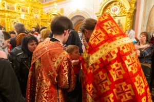 Митрополит Лонгин совершил пасхальное богослужение