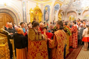 Митрополит Лонгин совершил пасхальное богослужение