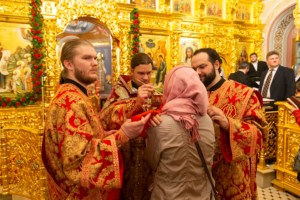 Митрополит Лонгин совершил пасхальное богослужение