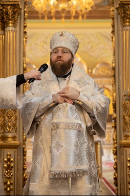 Митрополит Игнатий совершил Великую вечерню в соединении с Литургией святителя Василия Великого и чин Великого освящения воды в Покровском соборе г. Саратова
