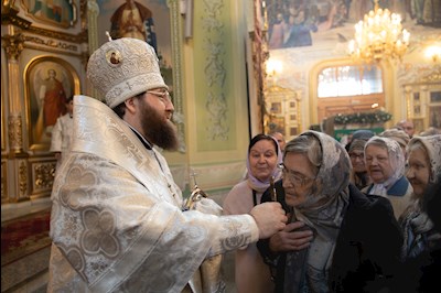 Митрополит Игнатий совершил Великую вечерню в соединении с Литургией святителя Василия Великого и чин Великого освящения воды в Покровском соборе г. Саратова