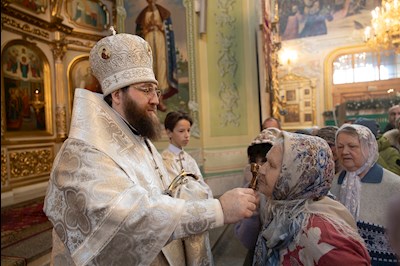 Митрополит Игнатий совершил Великую вечерню в соединении с Литургией святителя Василия Великого и чин Великого освящения воды в Покровском соборе г. Саратова