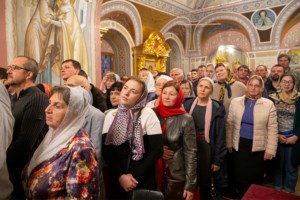 Митрополит Лонгин совершил пасхальное богослужение